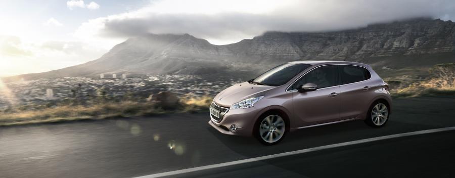  Peugeot 208 5-Door 2012 года  (фото 26 из 73)